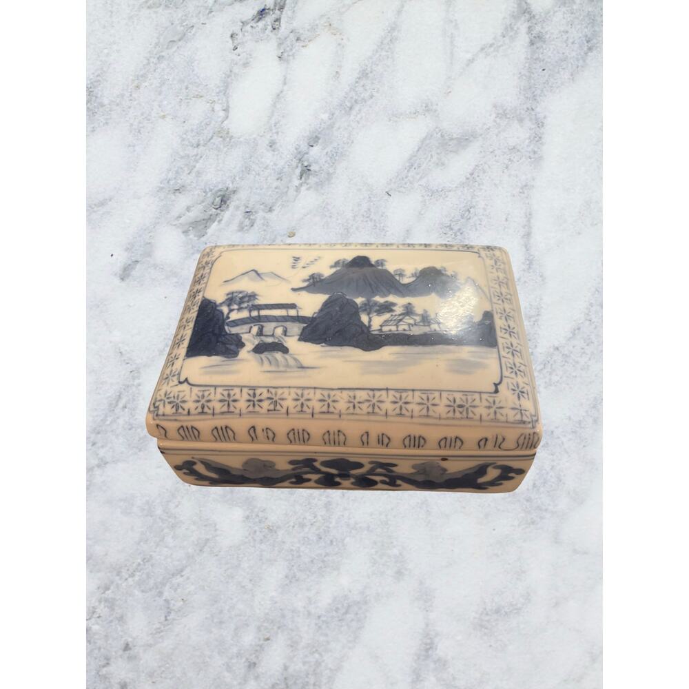 Charming Vintage Porcelain Chinese Blue & White Lidded Trinket Box 5" x 3.5"